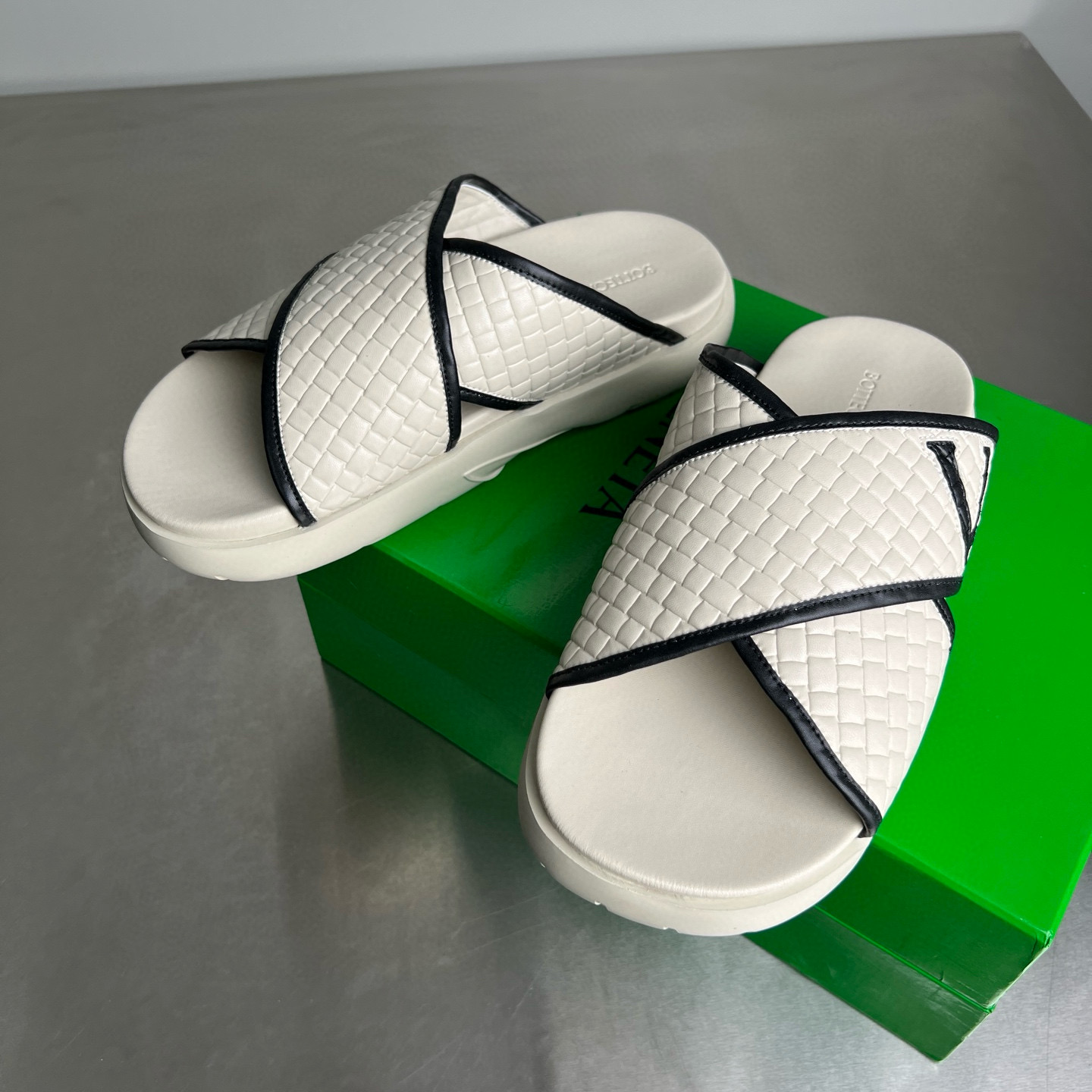 보테가베네타 남자 슬리퍼