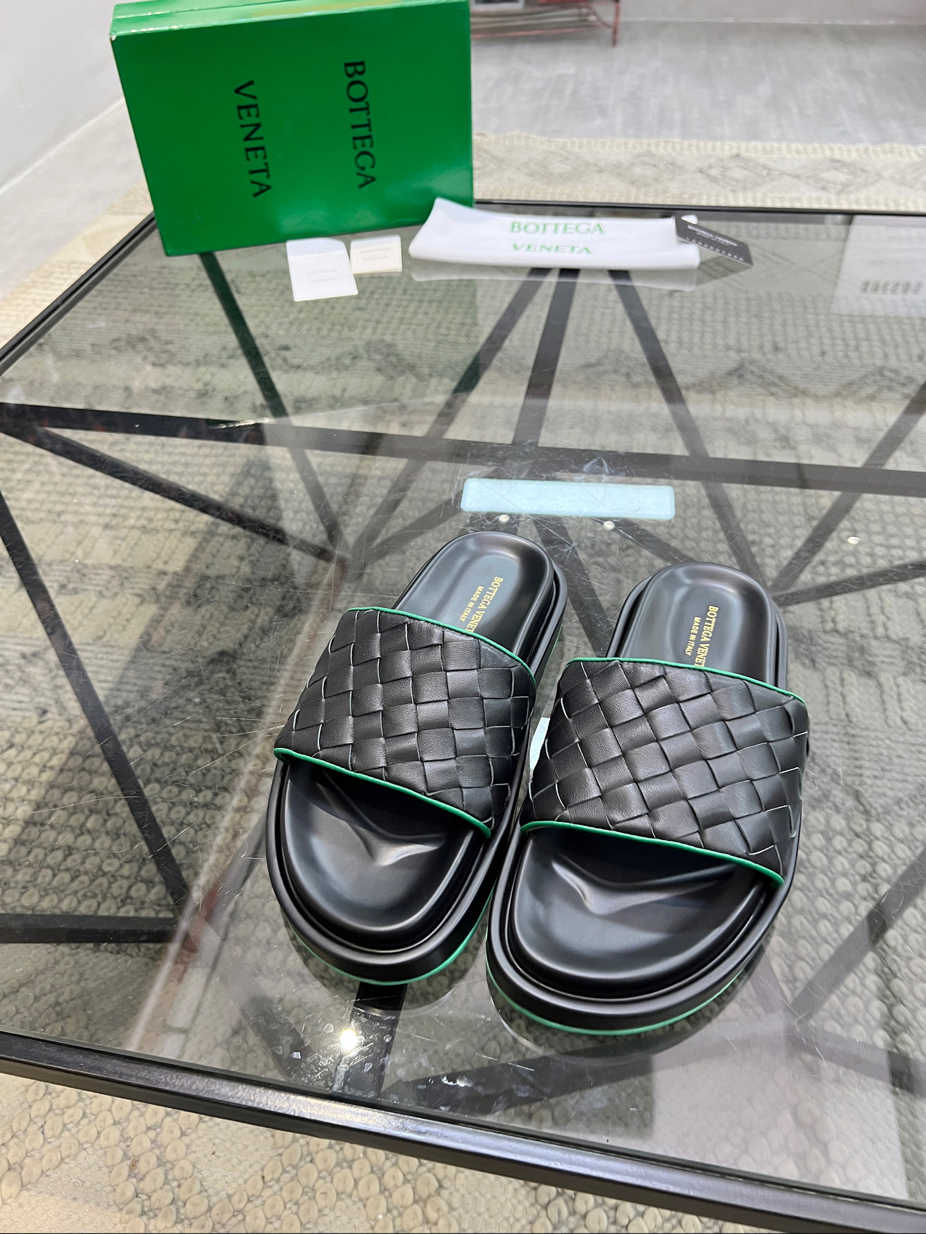 보테가베네타 남자 슬리퍼