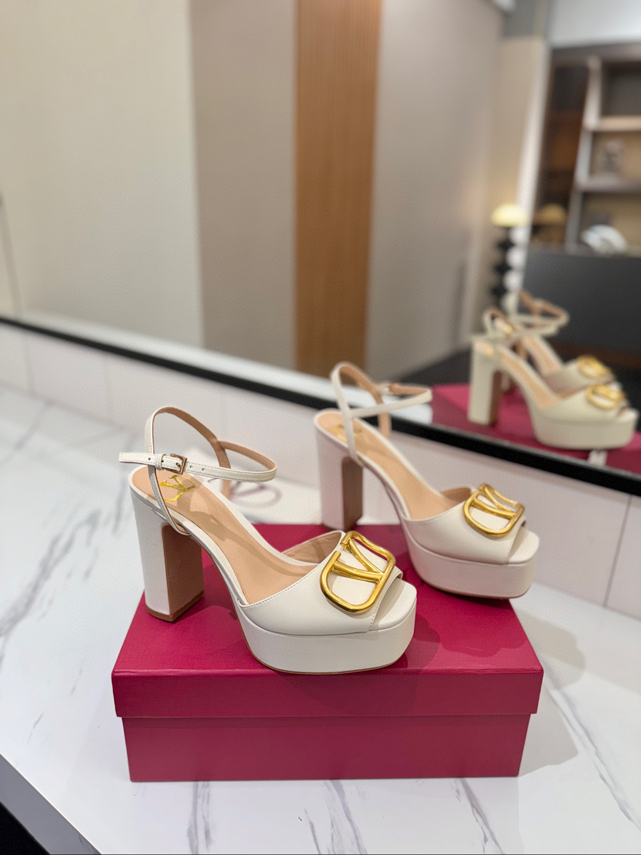 발렌티노 11.5cm 여자 샌들