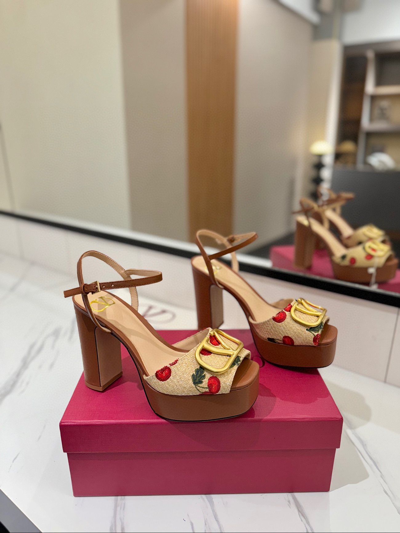 발렌티노 11.5cm 여자 샌들