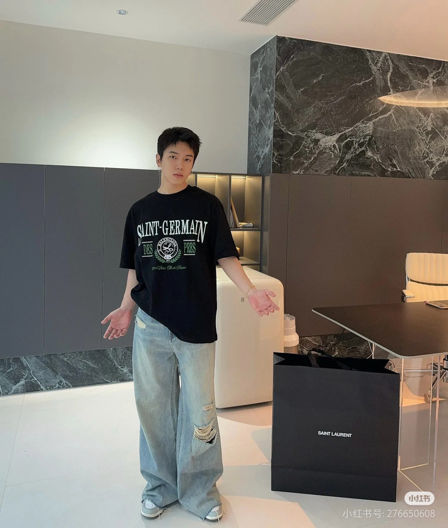 발렌시아가 남녀공용 반팔티