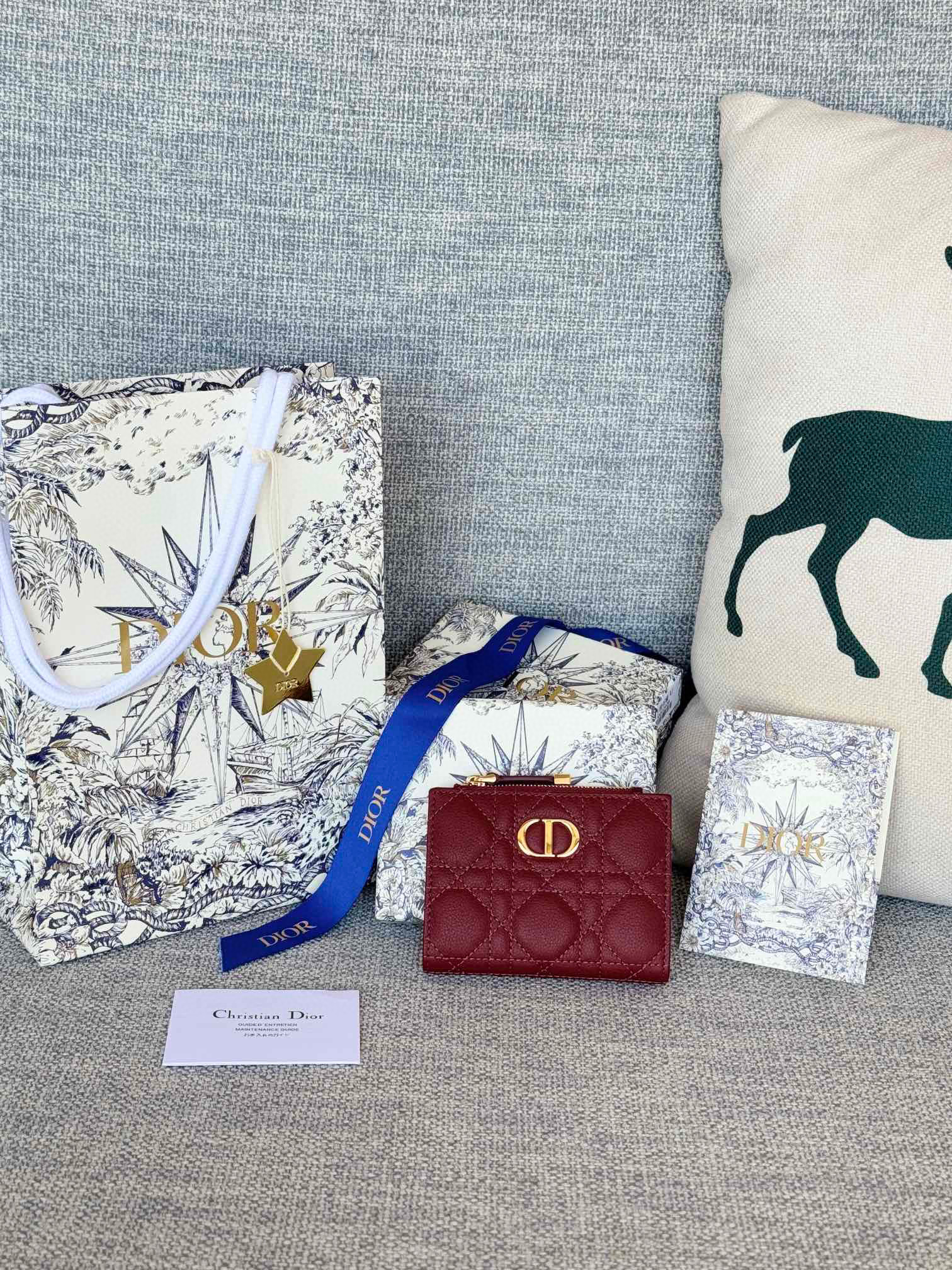 디올 S5173UBHZ_M928 여자 카드지갑 머니클립