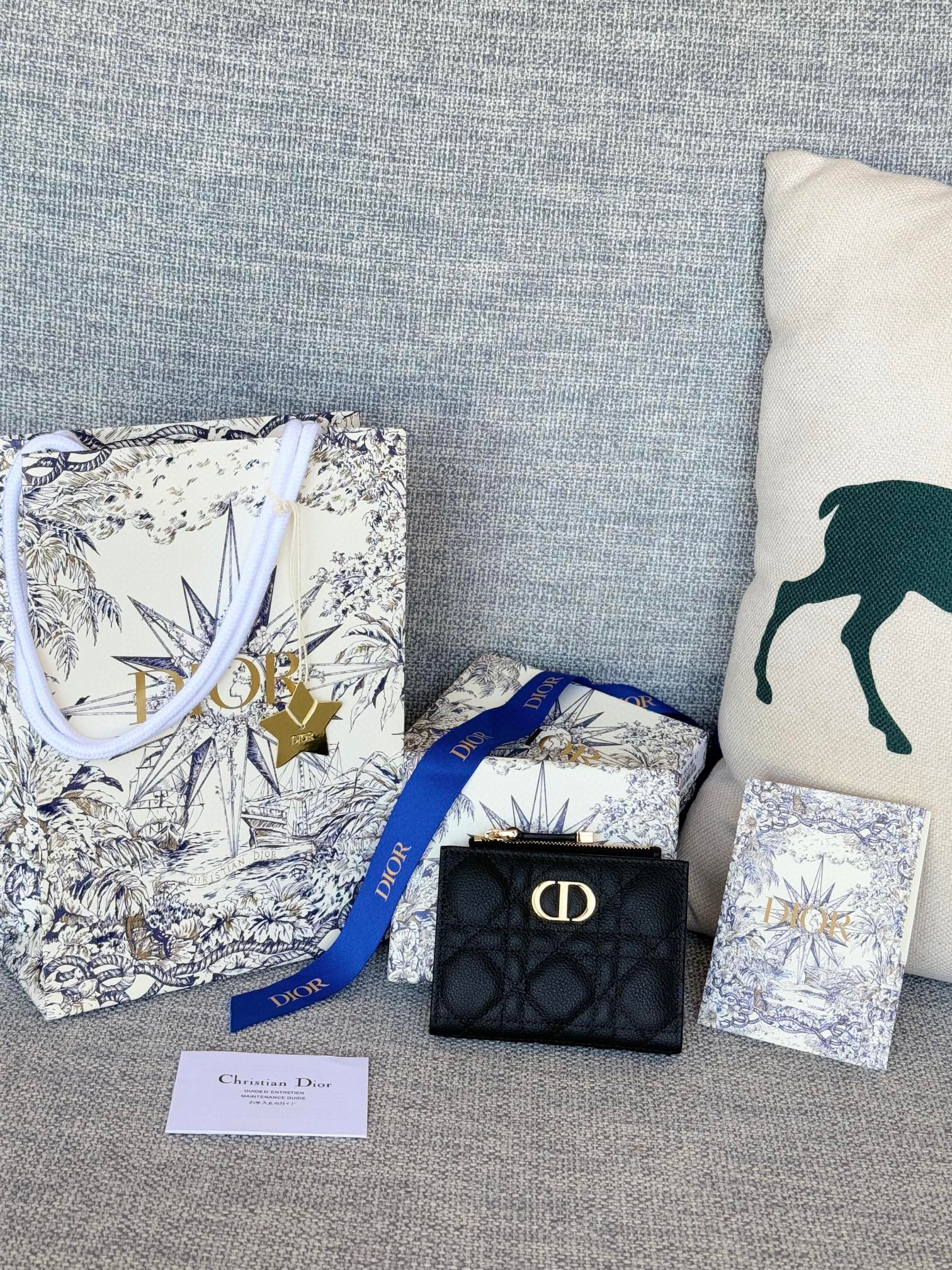 디올 S5173UBHZ_M928 여자 카드지갑 머니클립