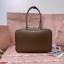 미우미우 5BB117 서류가방