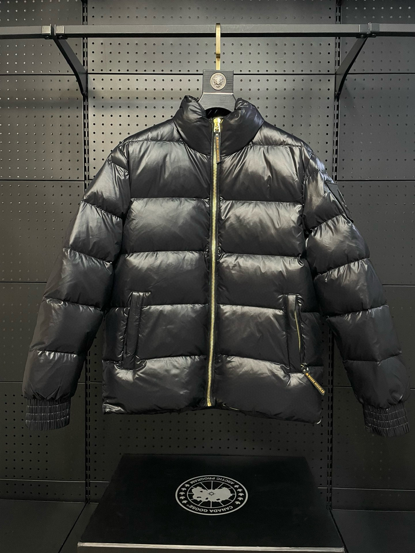 무스너클 남녀공용 패딩