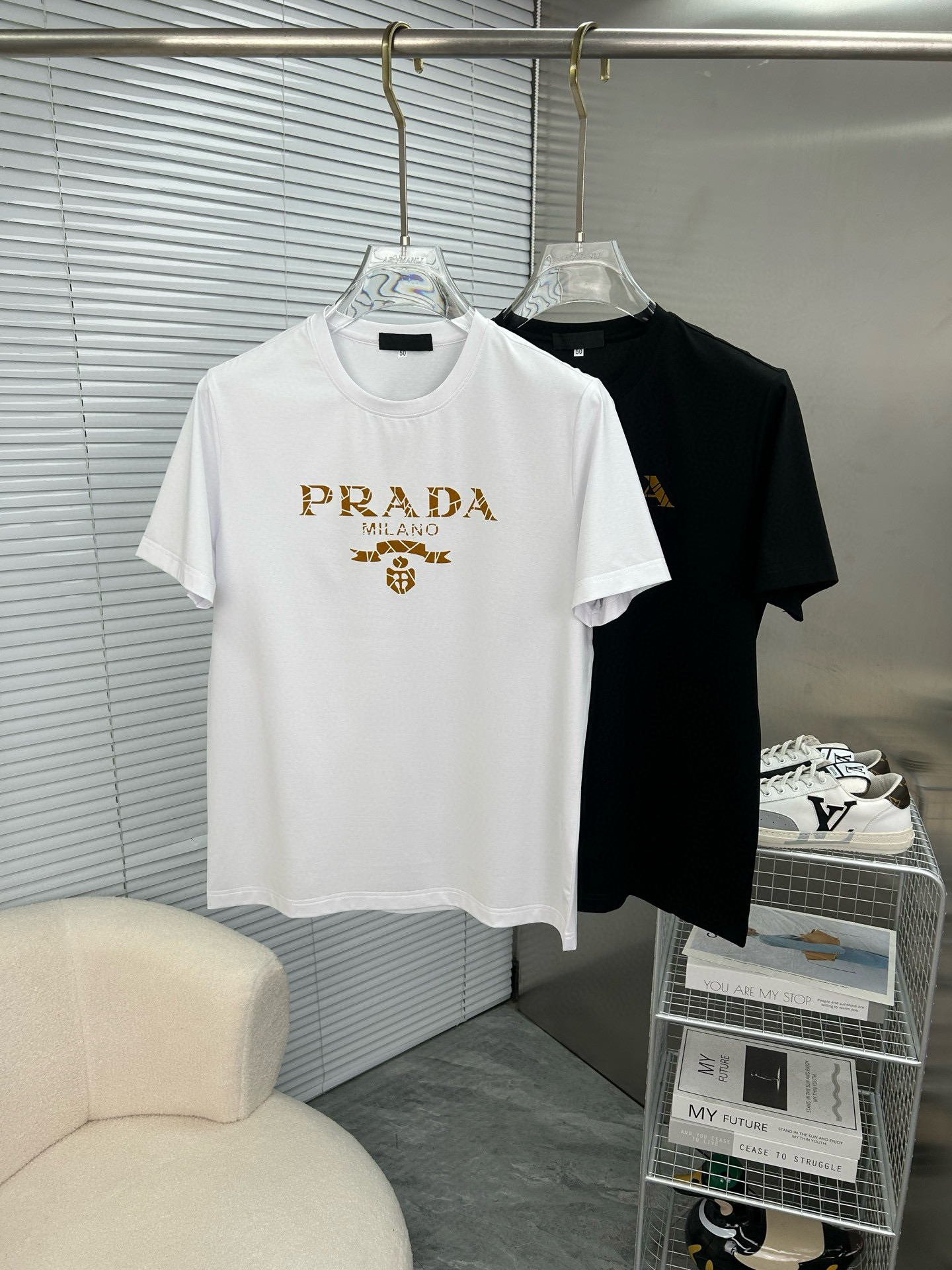 프라다 남자 반팔티 2컬러