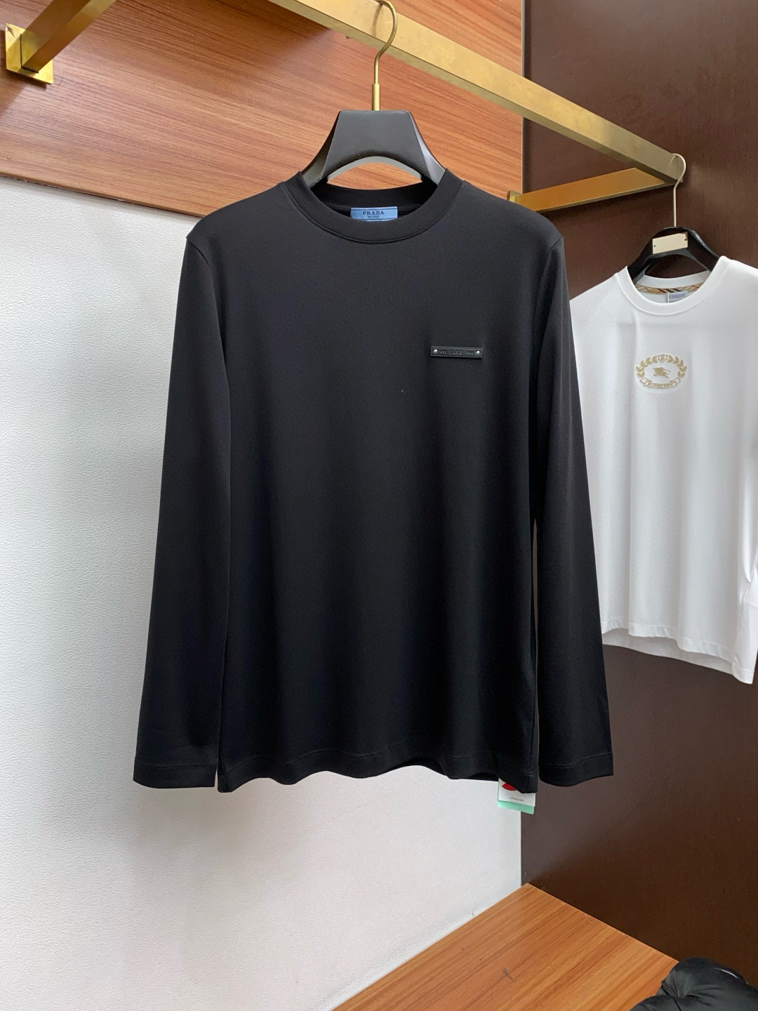 프라다 남자 맨투맨