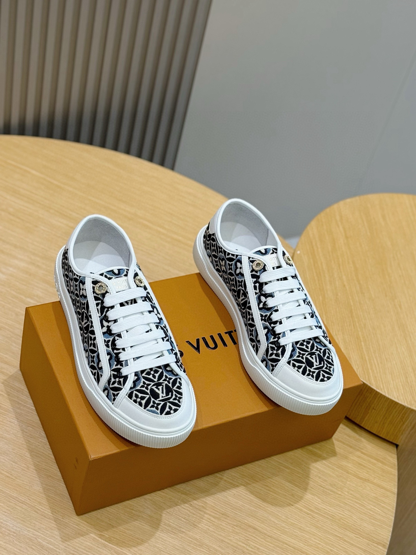 루이비통 남녀공용 신발 운동화 스니커즈