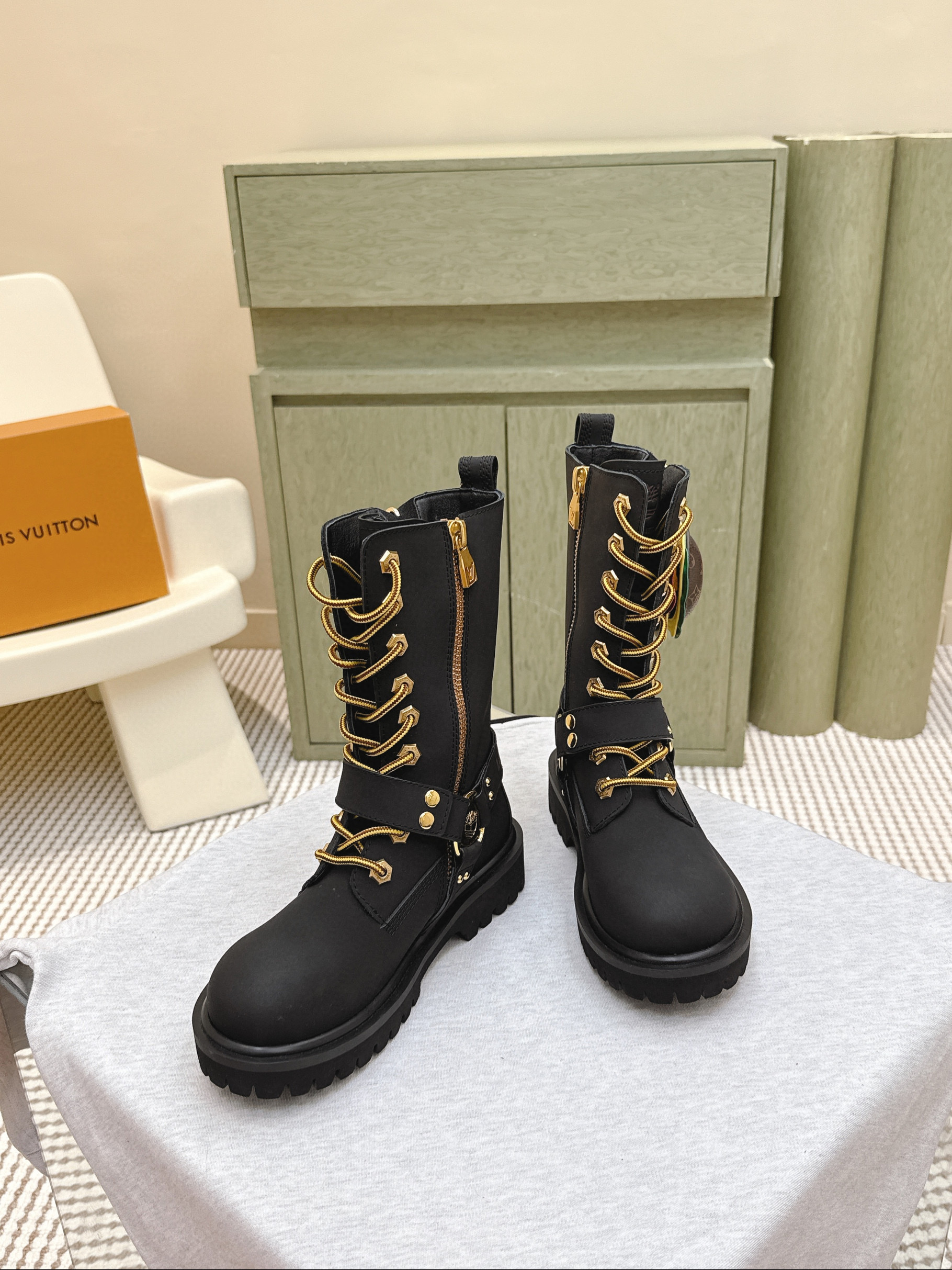 루이비통 4CM 남여공용 부츠