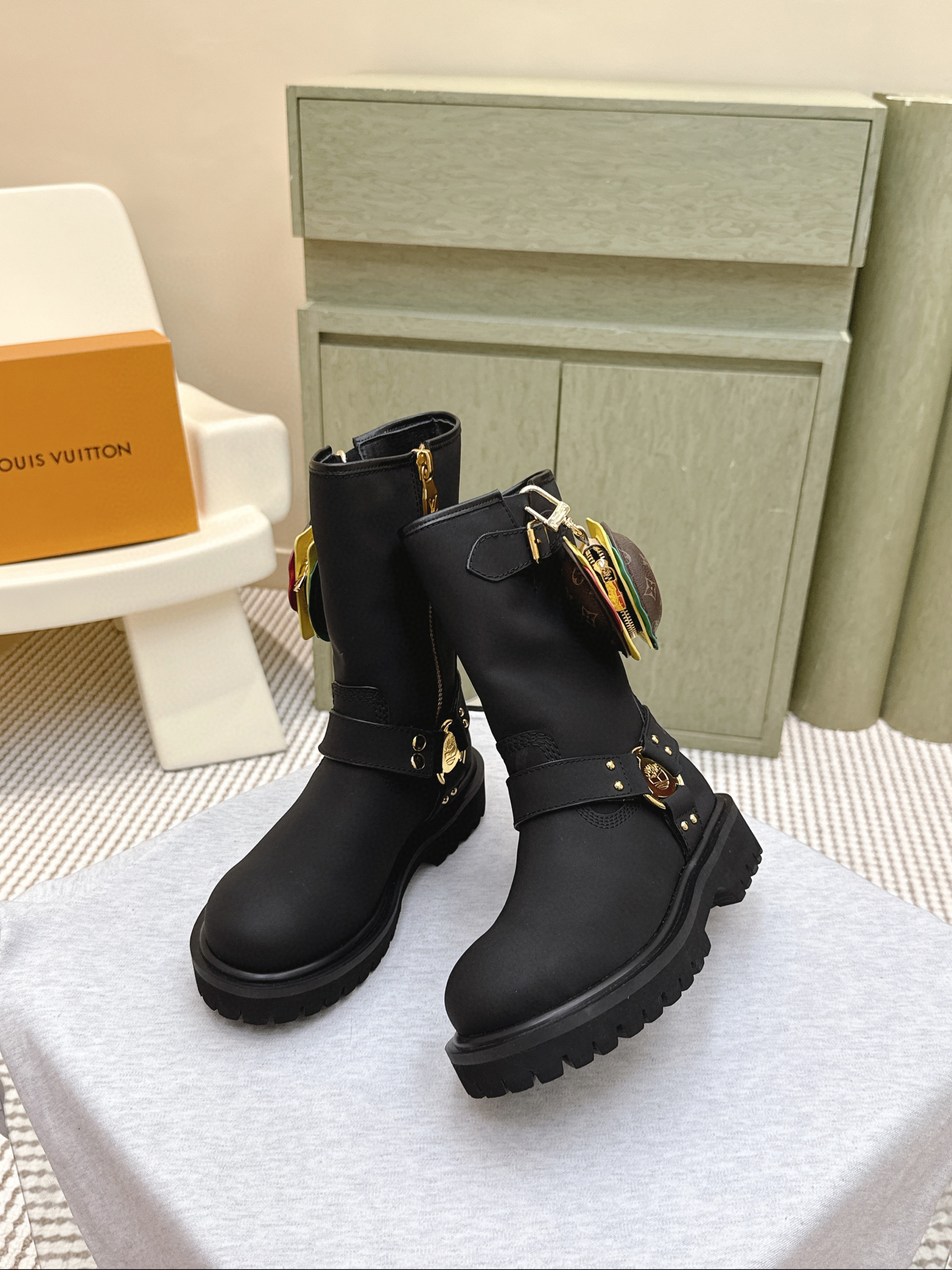 루이비통 4CM 남여공용 부츠