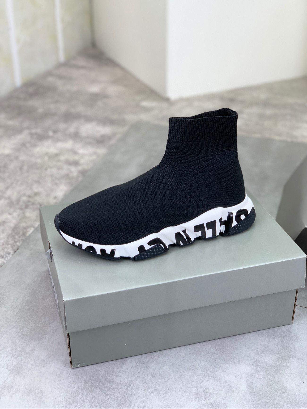 발렌시아가 남여공용 부츠