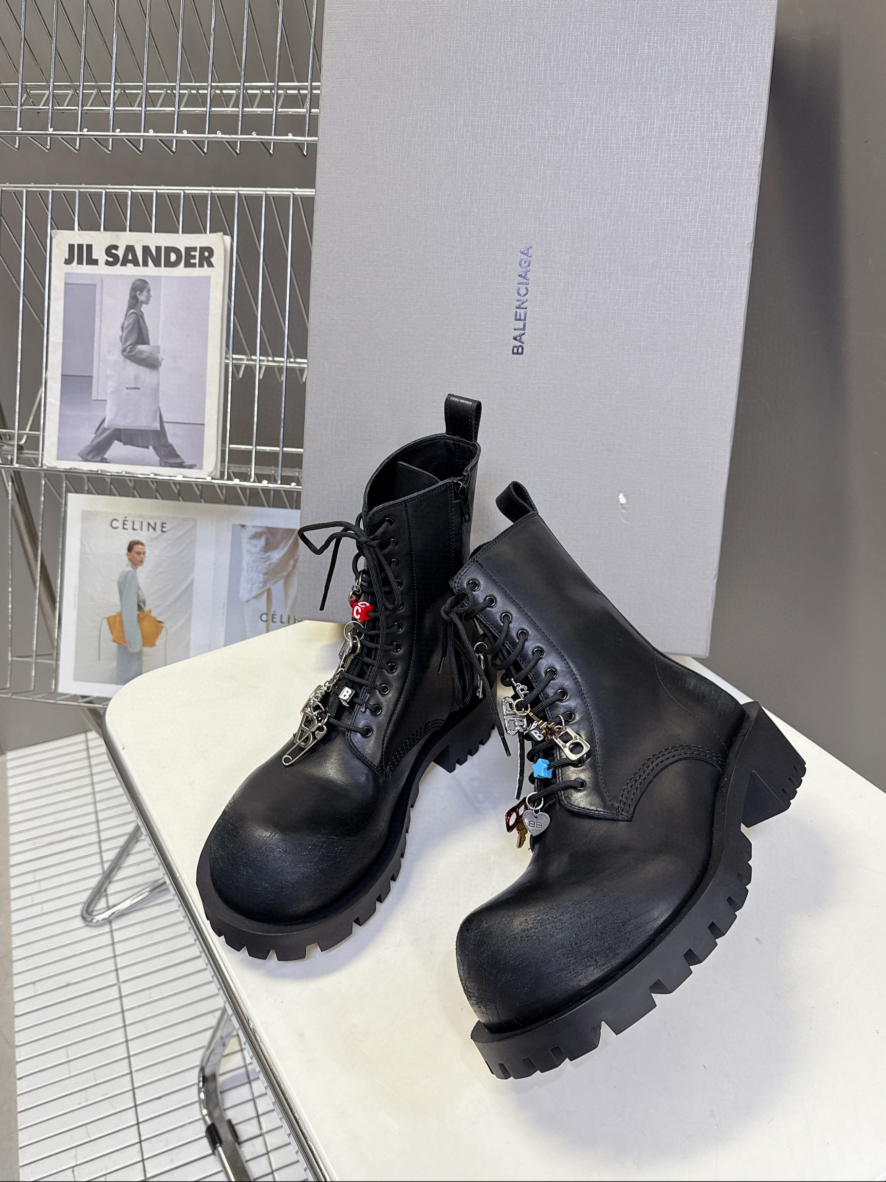 발렌시아가 남여공용 부츠