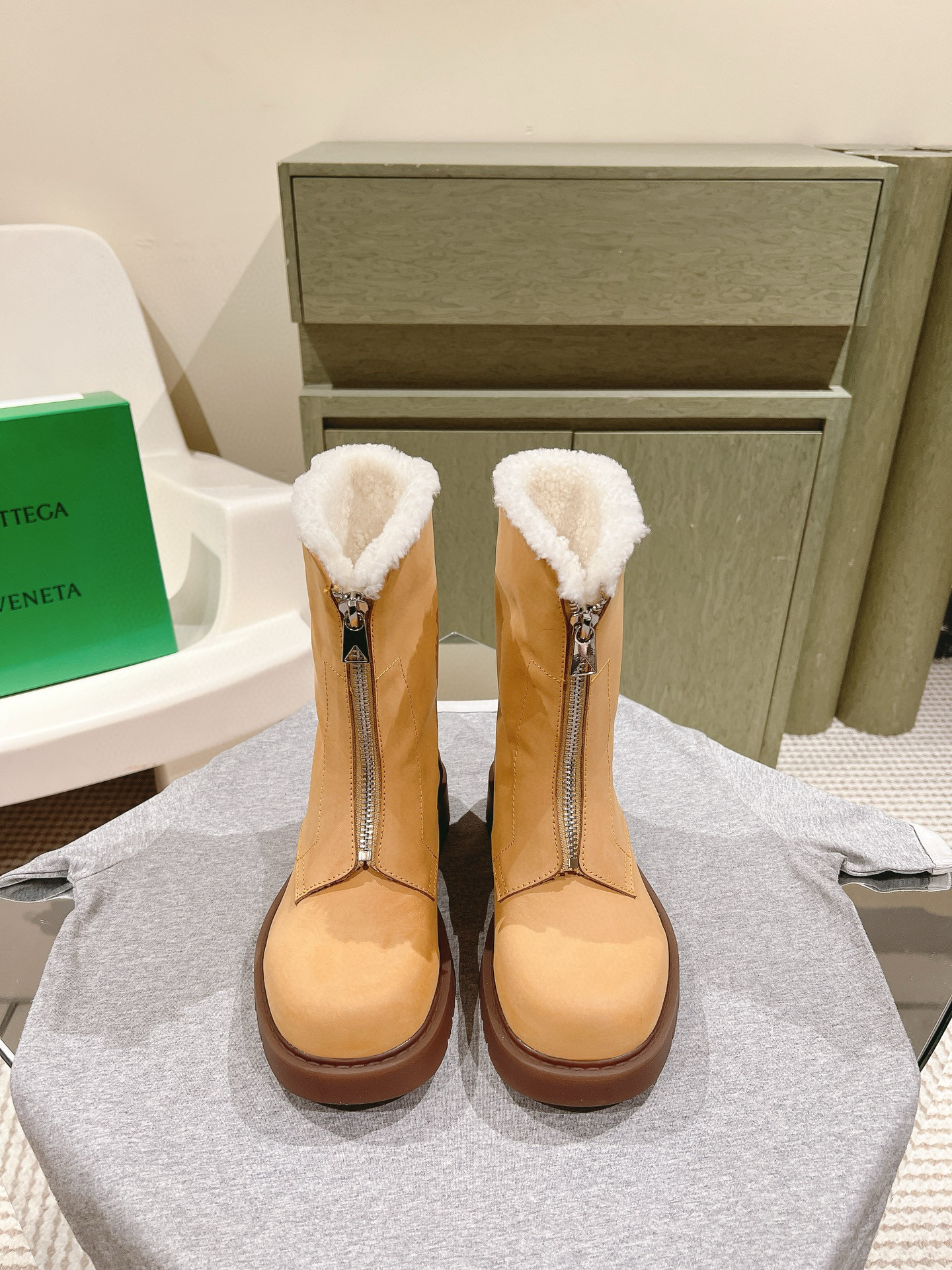 보테가베네타 남여공용 부츠