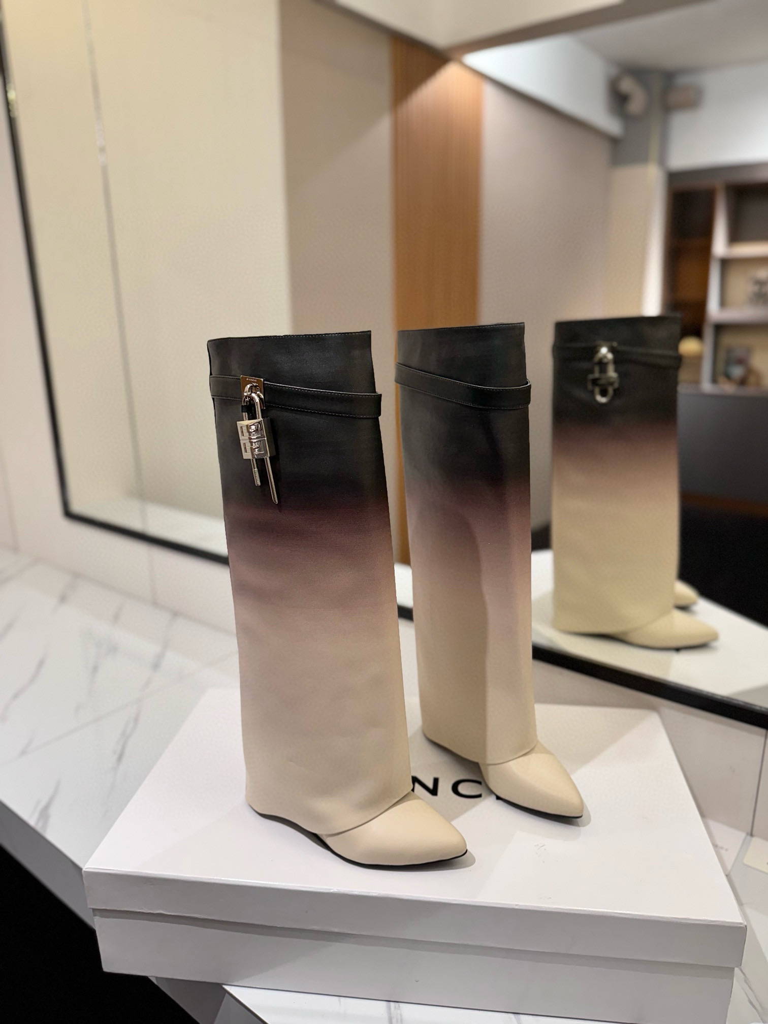 지방시 8.5CM 여자 부츠