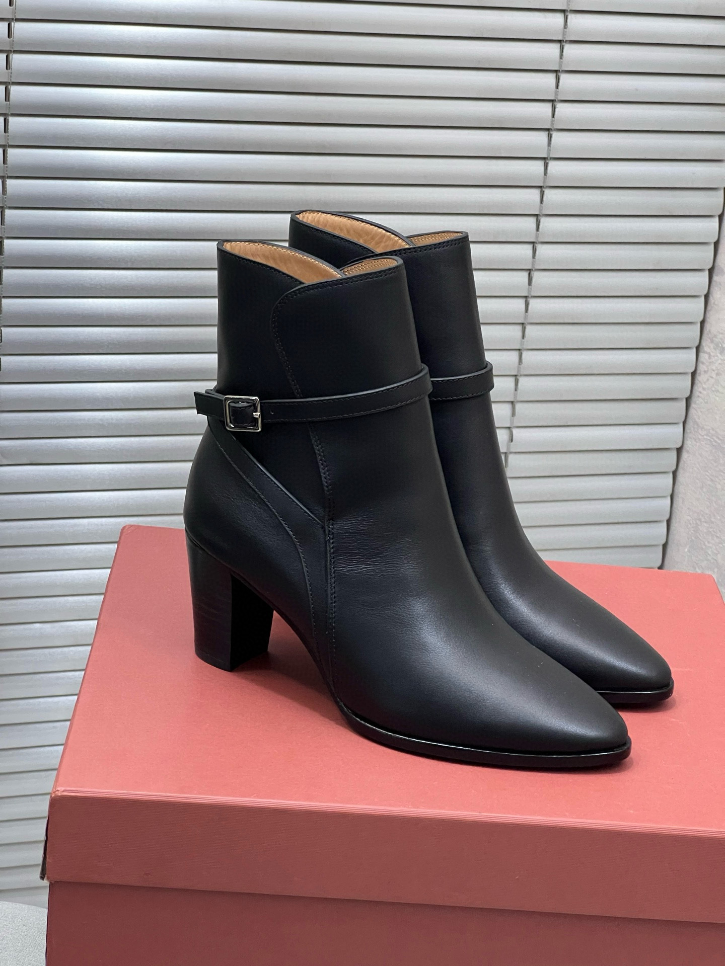 로로피아나 7CM 여자 부츠