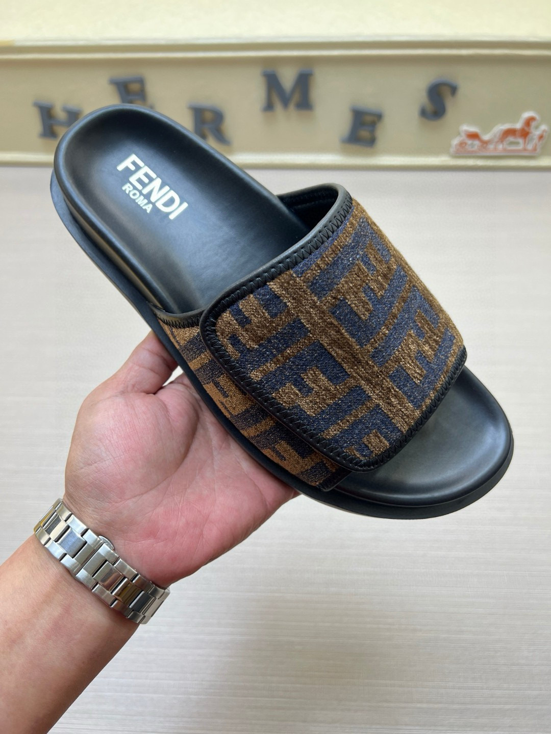 펜디 남자 슬리퍼