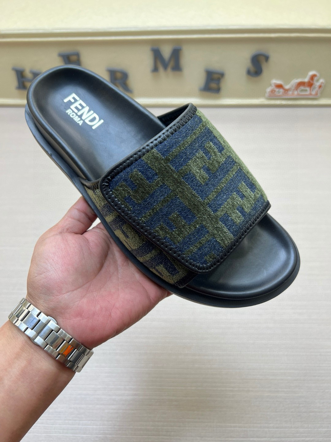 펜디 남자 슬리퍼