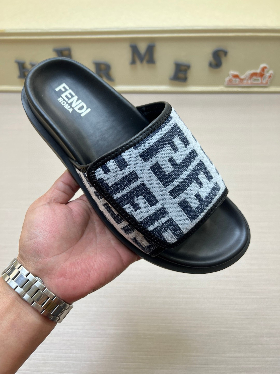 펜디 남자 슬리퍼