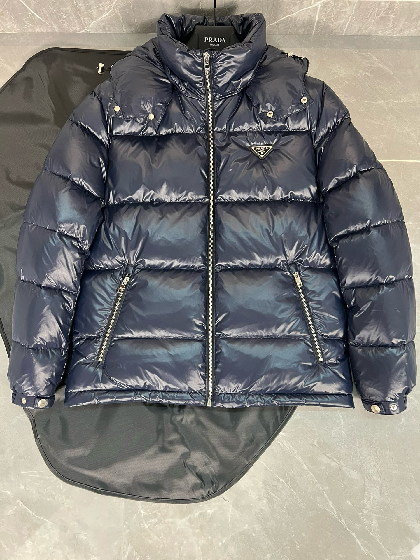 프라다 남녀공용 패딩