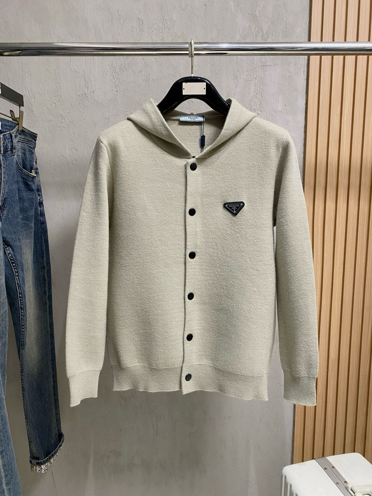 프라다 남자 가디건