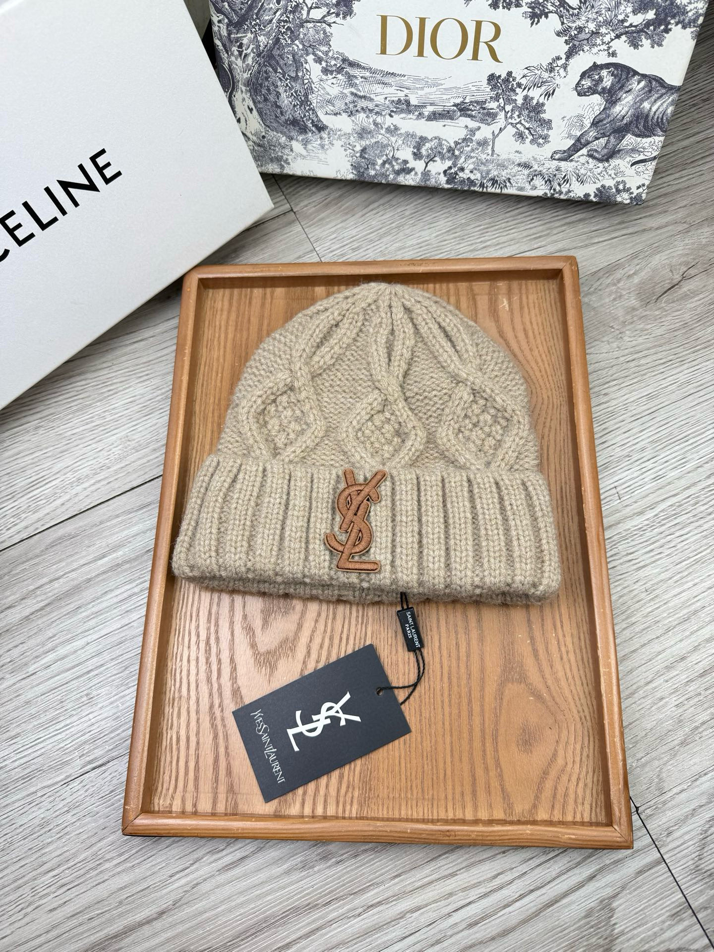 생로랑 겨울 모자