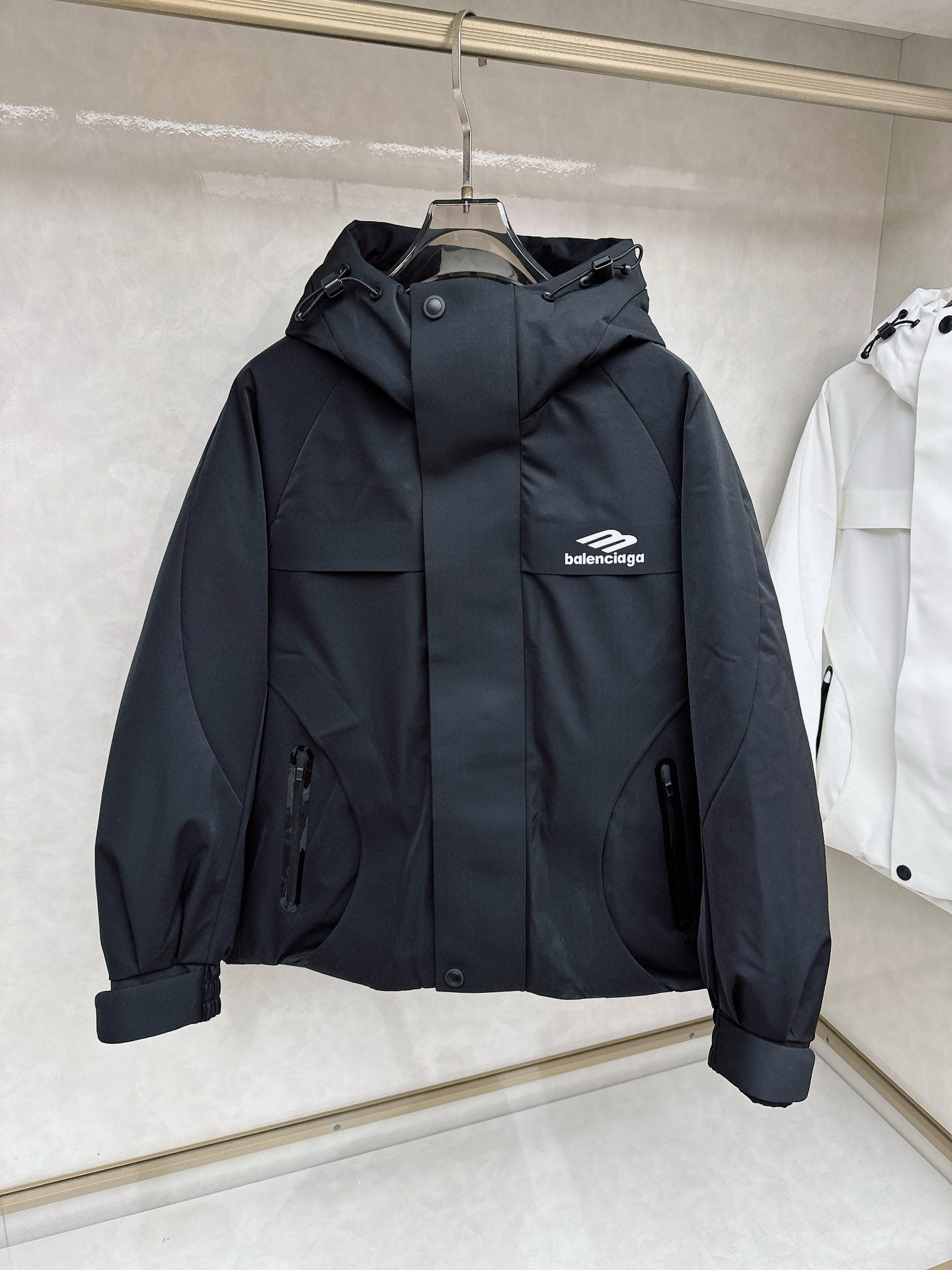 발렌시아가 남자 패딩