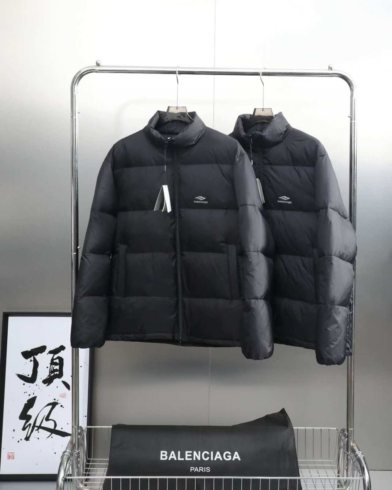 발렌시아가 남자 패딩