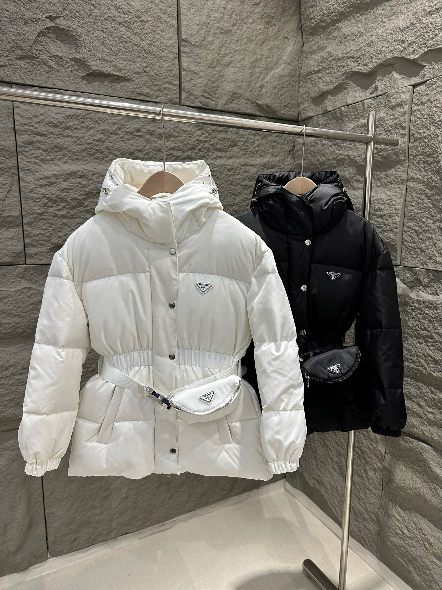 프라다 2컬러 여자 패딩