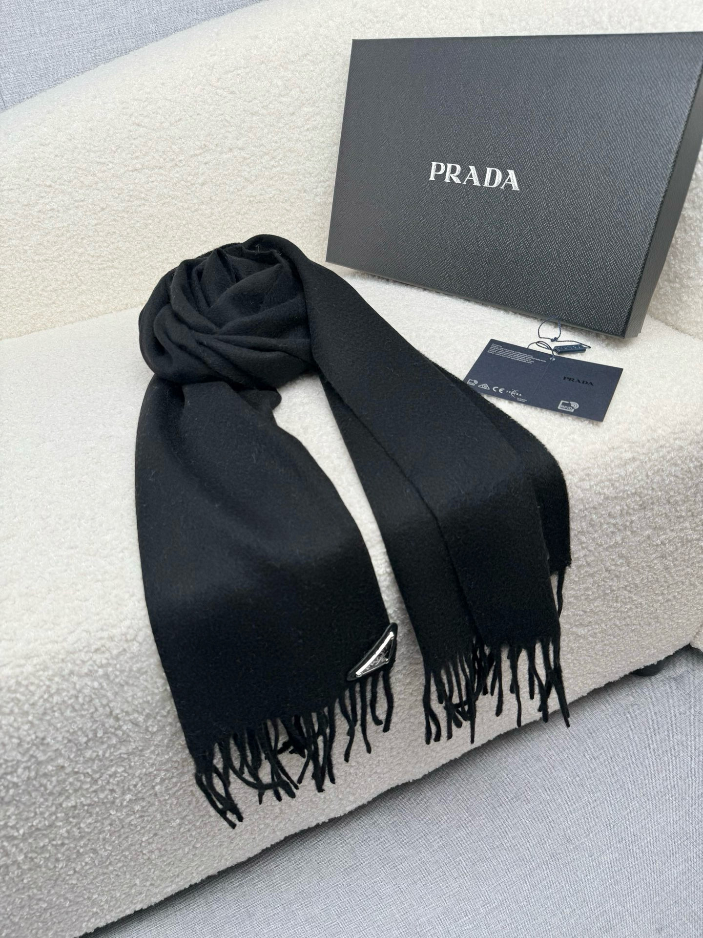 프라다 스카프
