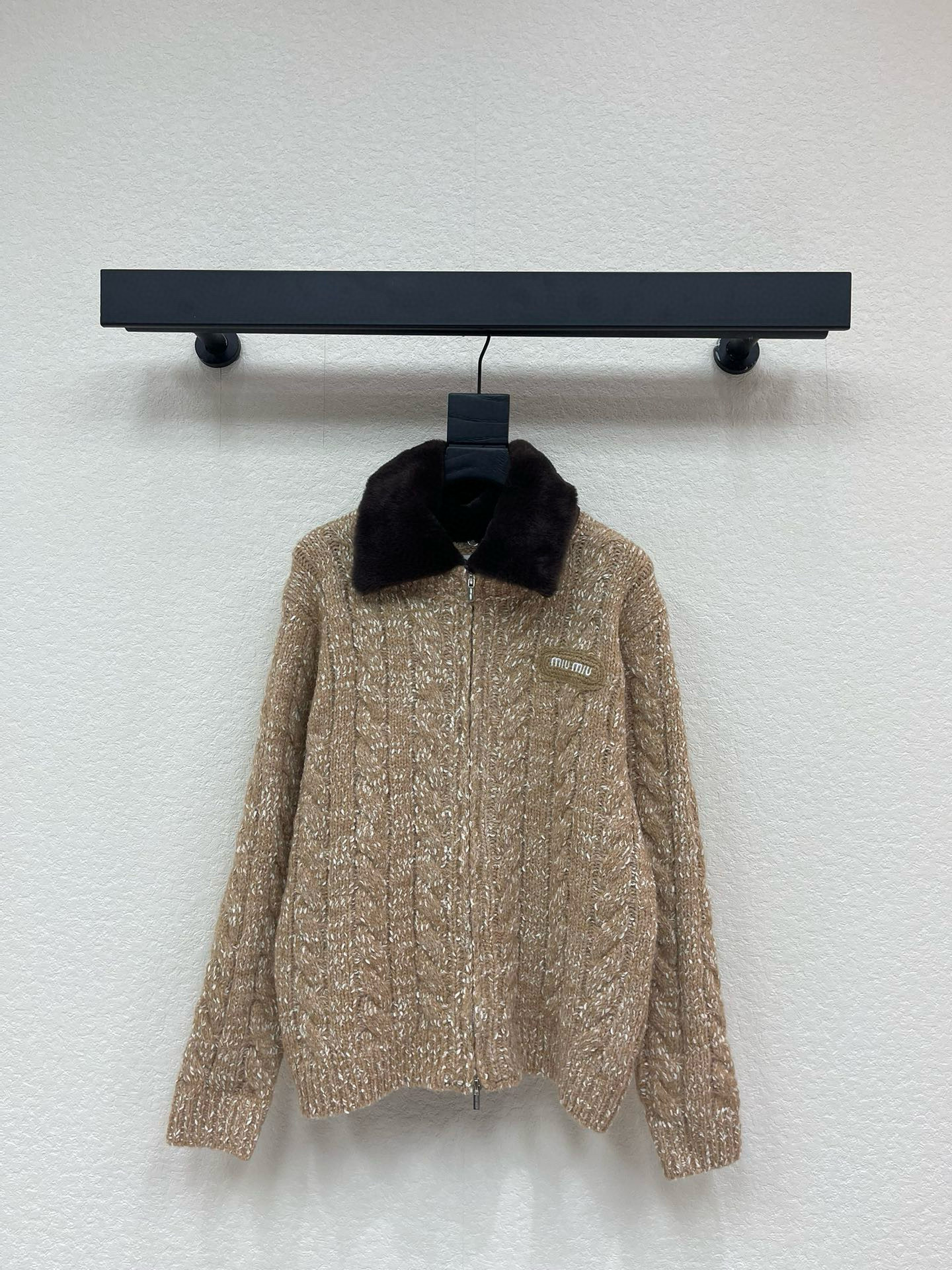 미우미우 2컬러 여자 가디건