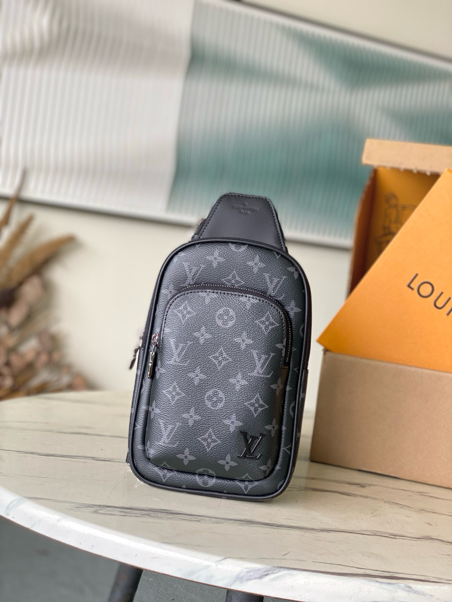 루이비통 M47137 슬링백 남자가방