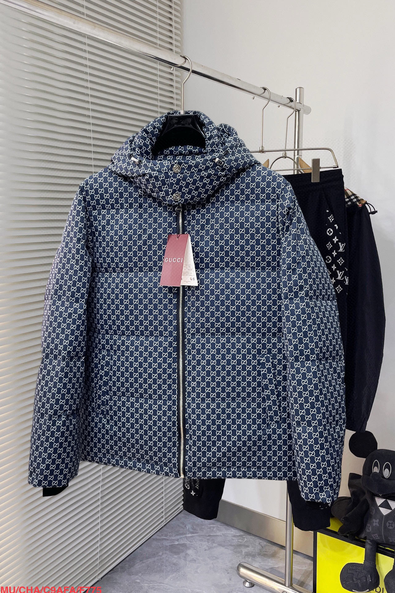 구찌 남자 패딩