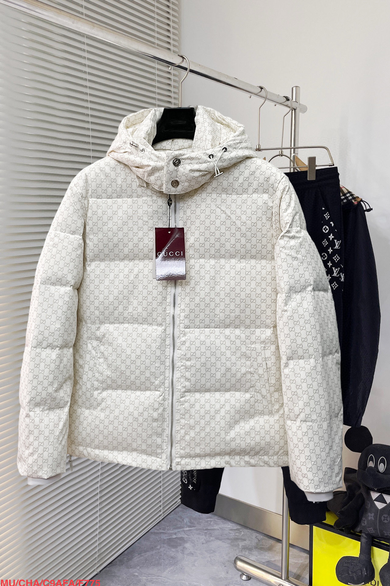 구찌 남자 패딩