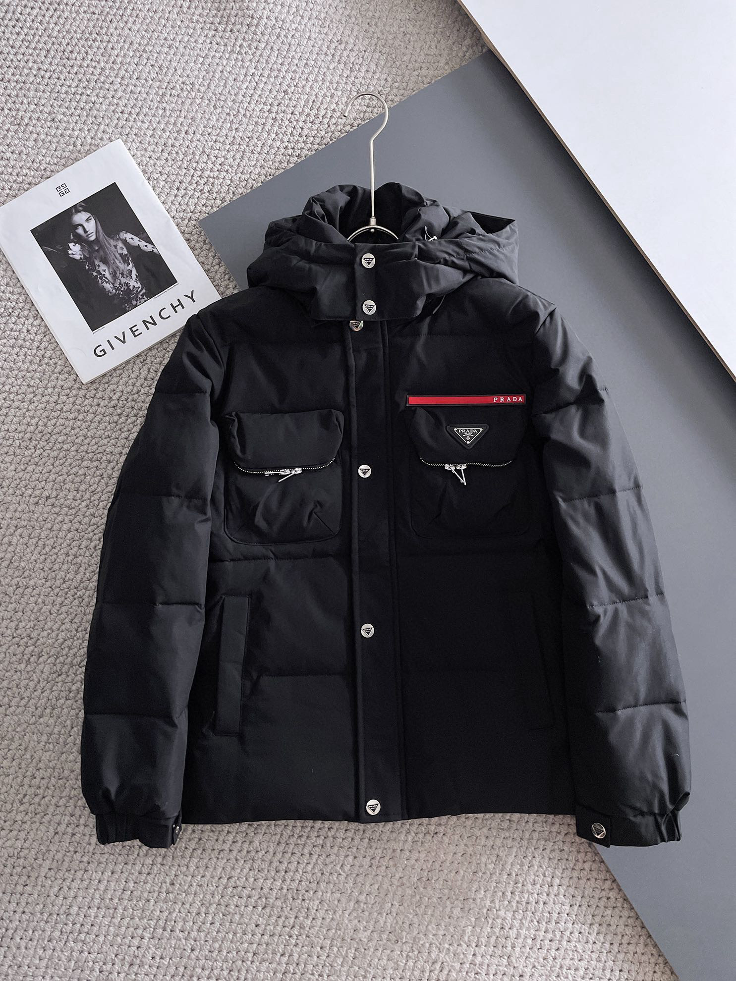 프라다 남자 패딩