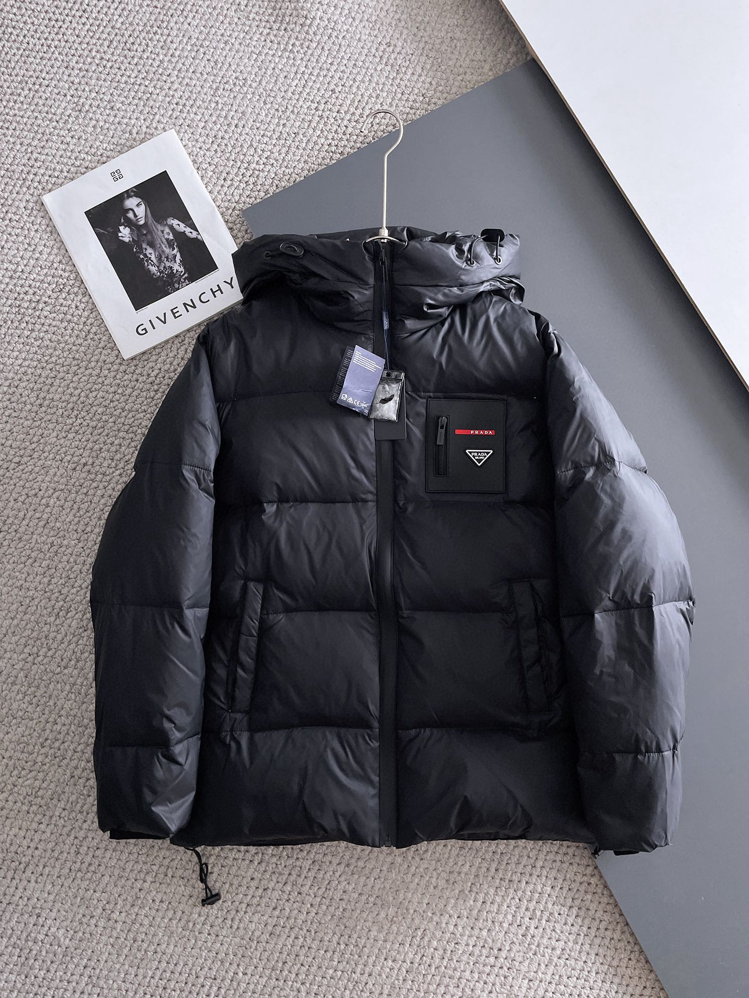 프라다 남자 패딩