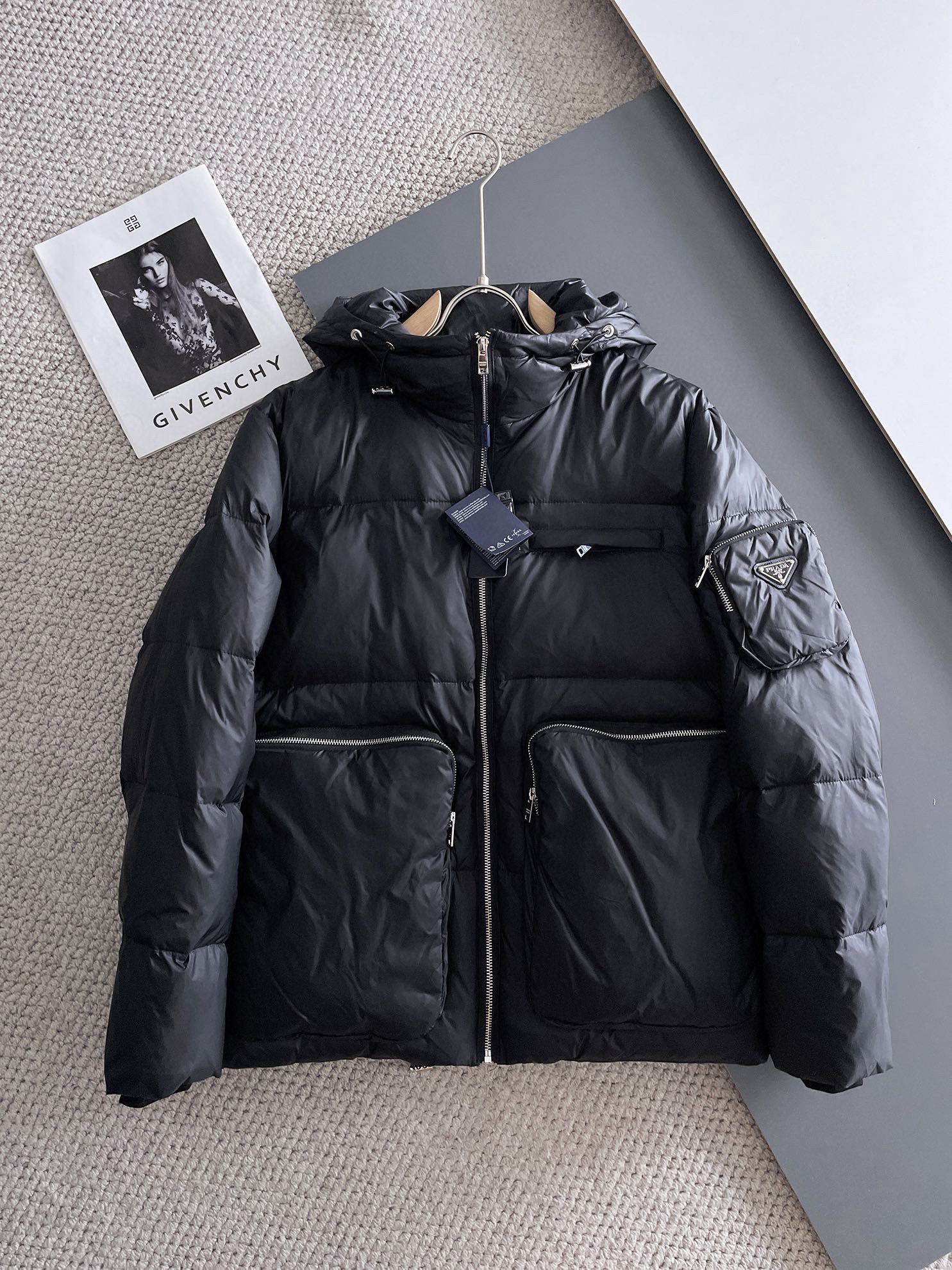 프라다 남자 패딩