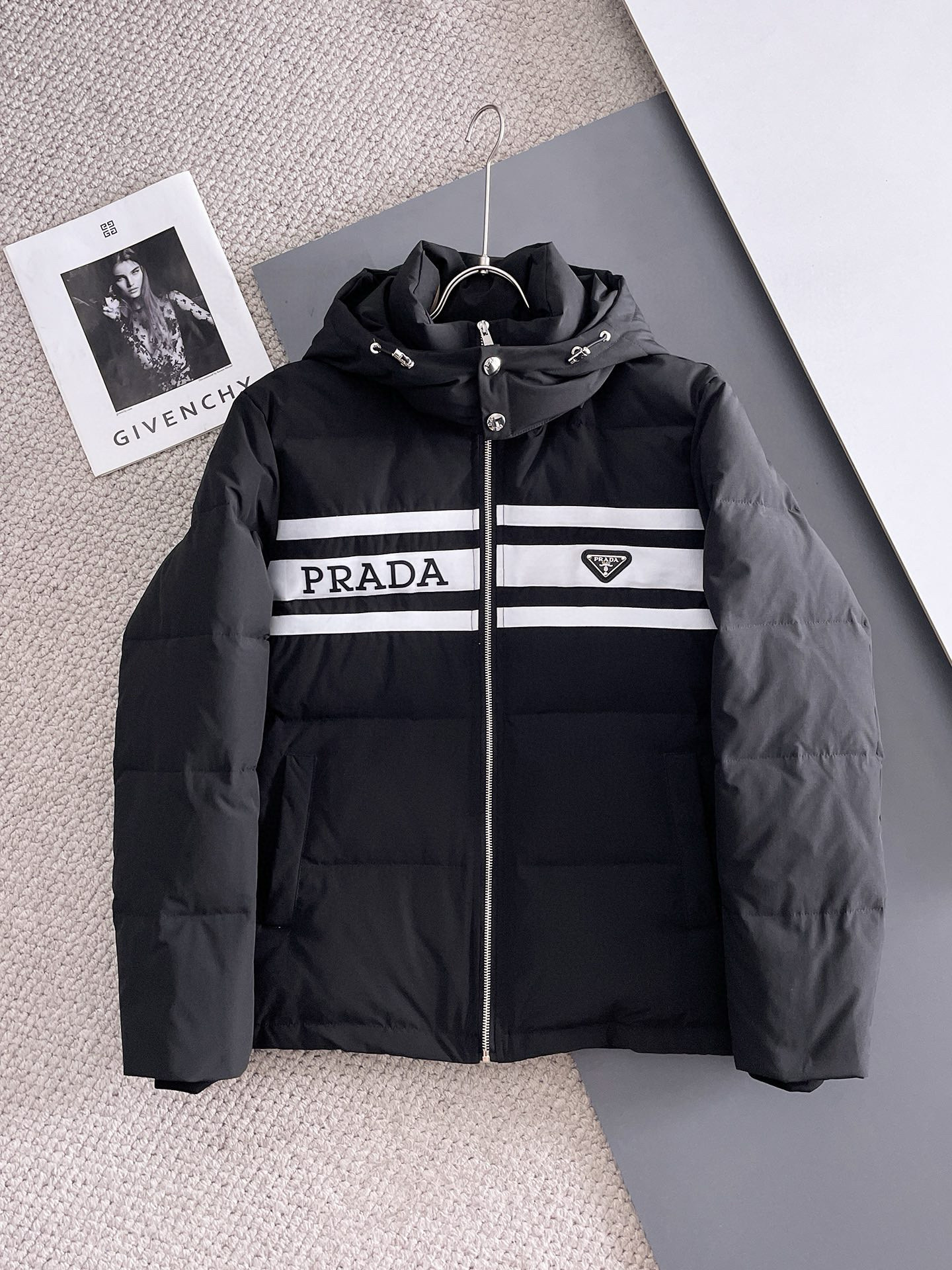 프라다 남자 패딩