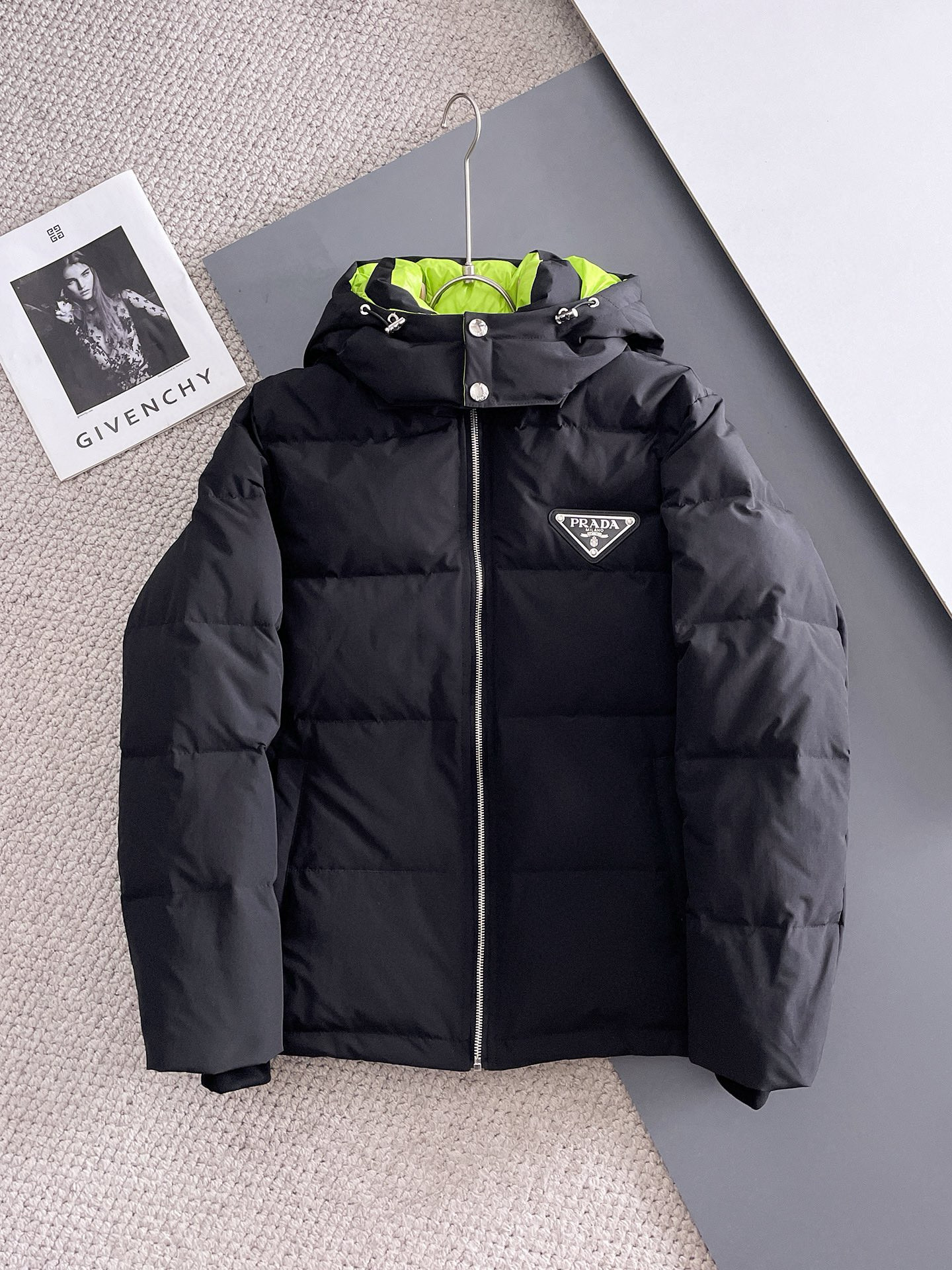 프라다 남자 패딩