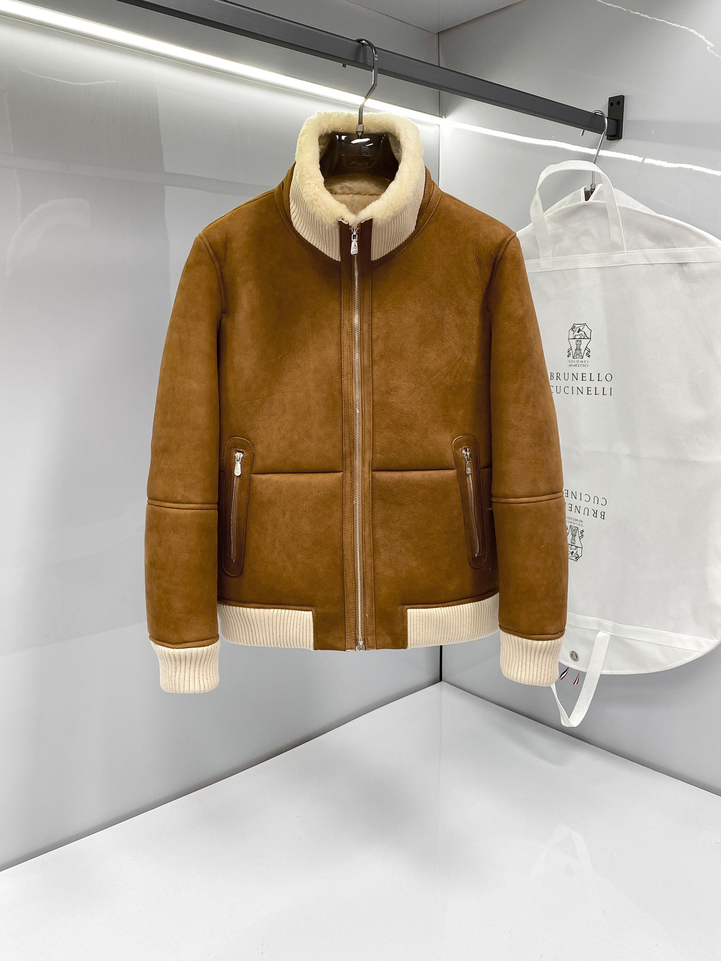 브루넬로 쿠치넬리 양가죽 자켓